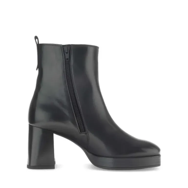 *FINAL SALE*55.710-27 - Black Leather