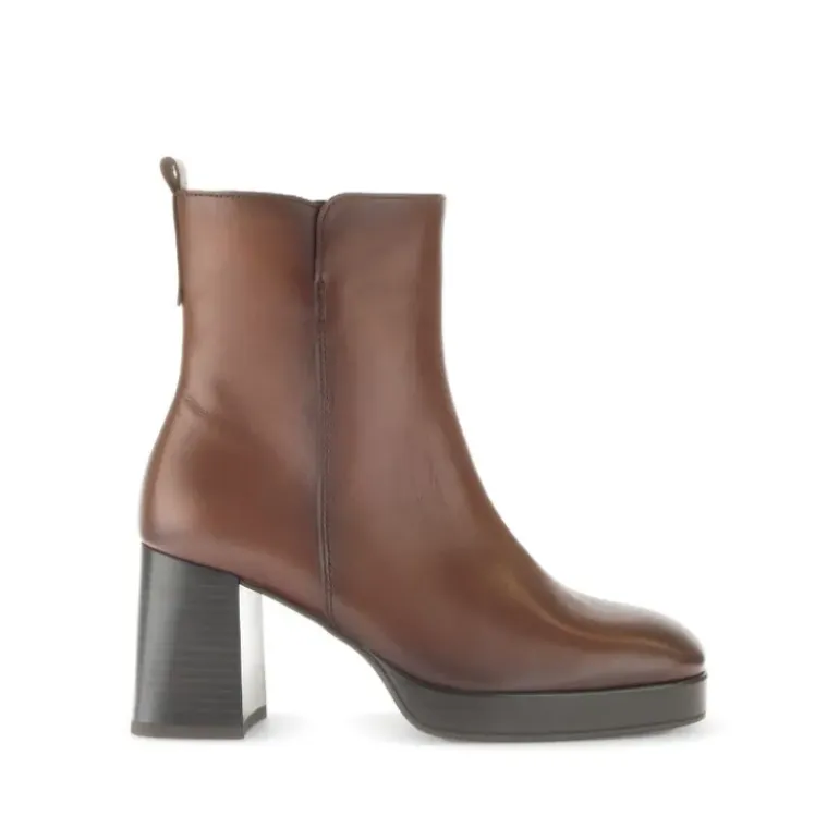 *FINAL SALE*55.710-24 - Brown Leather